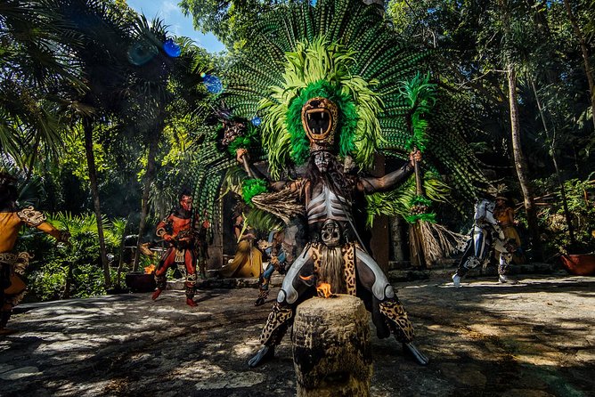 2 Day Combo Tour, Xcaret, Xel-Ha, Xplor and Chichen Itza Option - Chichén Itzá with a guide: pyramids, checkpoints, and staying respectful