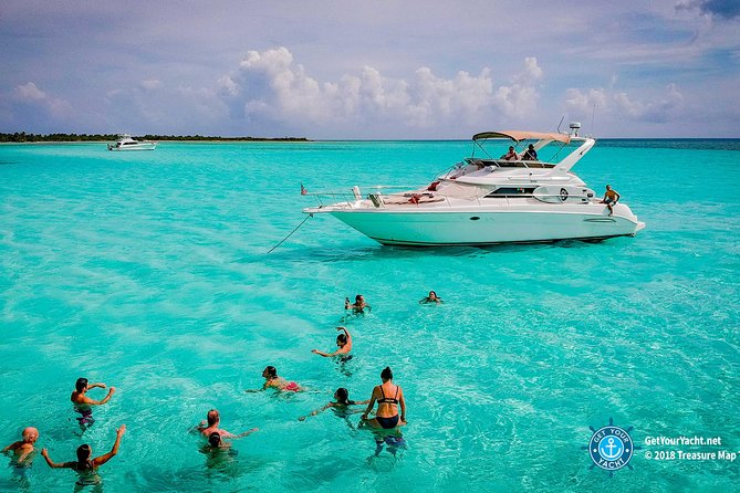3 Hour Xpu-Ha - 51' Sea Ray Tulum, Playa del Carmen, Riviera Maya - Boarding at H2OH Sun Cruises, with a cocktail and friendly crew energy