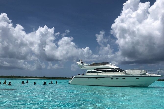4 Hour - 47' Azimut, Tulum, Playa del Carmen, Riviera Maya - Who should book this yacht charter, and who might not