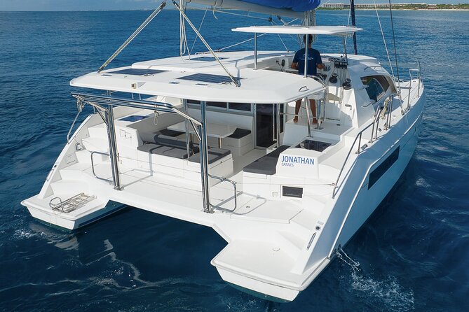 4H Lux 40' Catamaran All-Inclusive in Tulum and Playa del Carmen. - Comfort and Safety: Gear Included, Crew Steps In