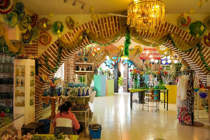 6-Hour Guided City and Cruise Tour of Los Cabos with Lunch - A 6-hour hit of Los Cabos, from the Arch to the mission