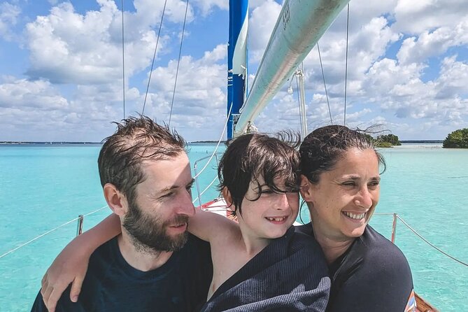6hrs of Sailing in Bacalar Lagoon: discover Cenotes, Islands and Stromatolites. - 6-hour timing and meeting logistics at Sailing Colibrí