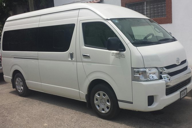 Acapulco Airport Roundtrip Transfers - The Ride: Air-Conditioned Comfort and Real-World Driver Help