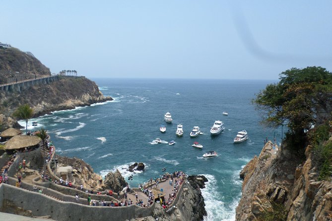 Acapulco City Tour - First Stop: La Quebrada Cliff Divers Show (Ticket Included)