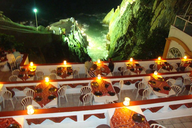 Acapulco Cliff Divers at Night - Getting To La Quebrada From Your Hotel, Without the Night Chaos