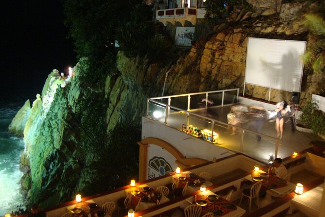 Acapulco Cliff Divers at Night - La Perla Dinner With Cliff Views: Where You Start the Night