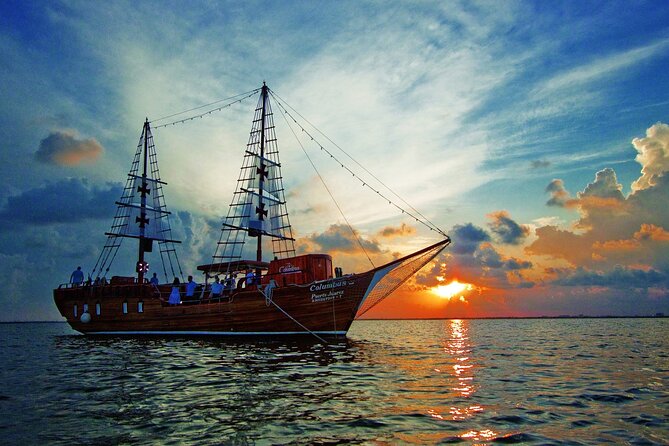 Amazing Romantic Dinner on a Spanish Galeon with Saxophone Music - The dinner menu: lobster, steak, surf and turf, or veggie lasagna