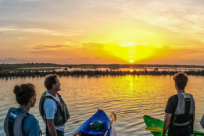 Bacalar Sunrise in Kayak - Stop 3 at Lake Bacalar: history talk while you move between viewpoints