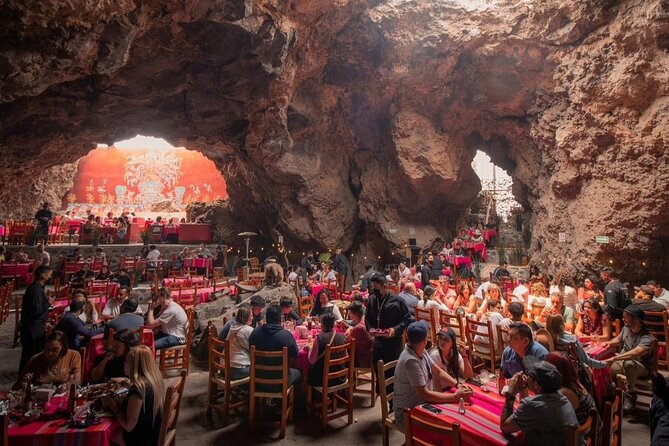 Balloon Flight + Cave Breakfast + Pick Up from CDMX or We Fly - Pickup From CDMX and the We Fly Teotihuacan Base