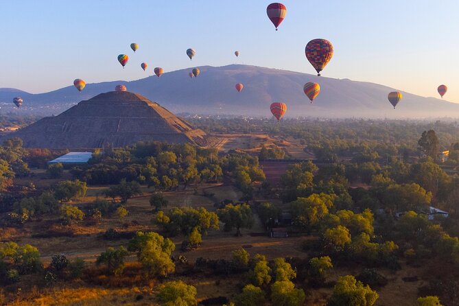 Balloon flight + pick up in CDMX + Breakfast in Cave + Teotihuacan - The balloon flight over Teotihuacan: views, toast, and the weather reality
