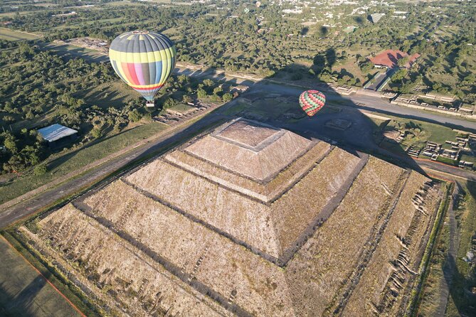 Balloon Flight with Breakfast in Cave and Pyramids of Teotihuacan - What happens before you fly: coffee, cookies, and balloon check-in