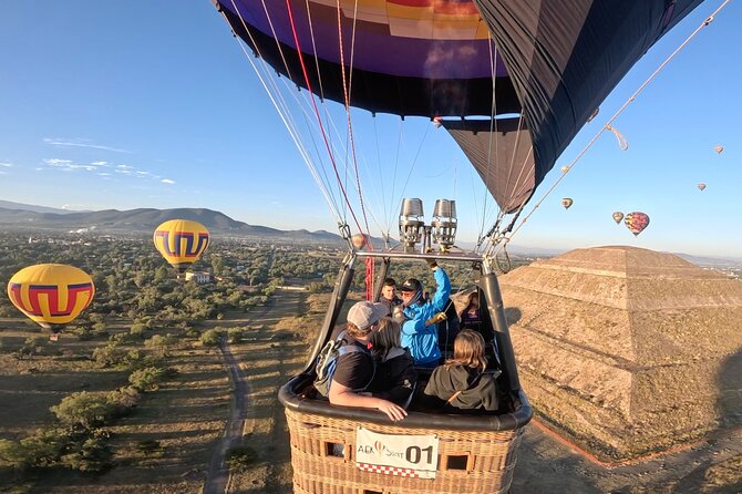 Balloon flight with breakfast in Cave and Pyramids tour from CDMX - Breakfast in a natural cave: La Cueva Teotihuacán’s big charm