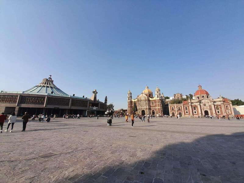 Basilica de Guadalupe: Complete Walking Tour - Plaza de las Americas: Basilica Nueva and Capuchinas Explained