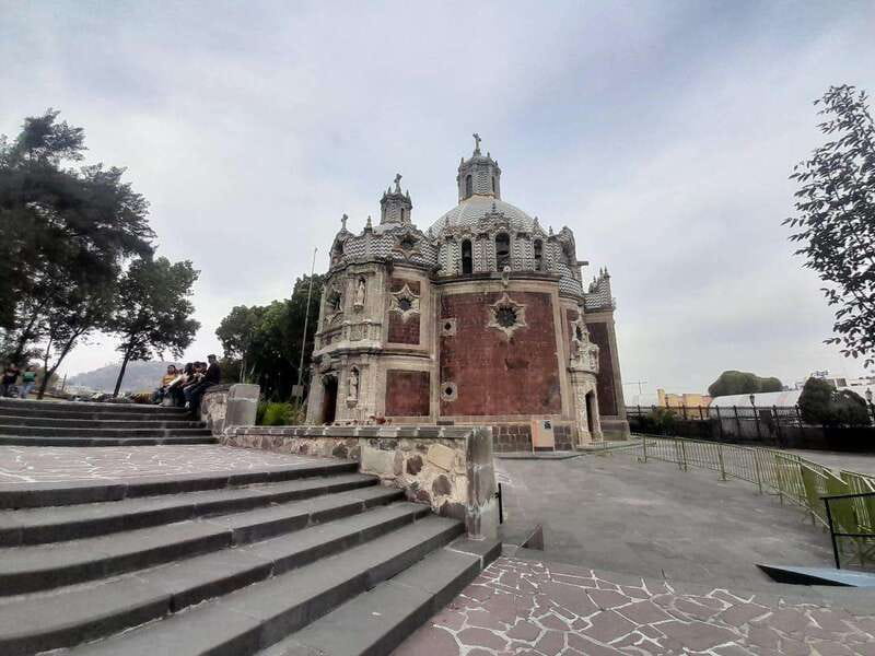 Basilica de Guadalupe: Complete Walking Tour - Calzada de Guadalupe Finish: Shopping for Candles and Souvenirs