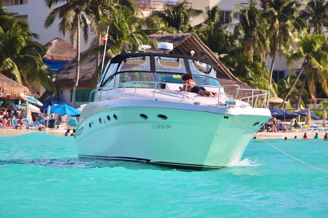 Beautiful Yacht SeaRay 48ft / 15PAX 25P16 - The yacht itself: 48ft Sea Ray comfort that matters