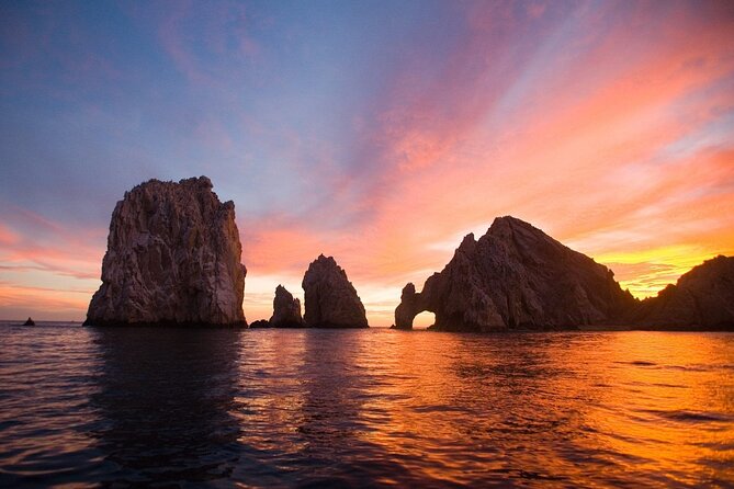 Cabo Arch Sunset Yacht Tour - Dinner & Drinks — Up to 18 Guests - Cruise Toward El Arco: The Photo Stop You Actually Understand