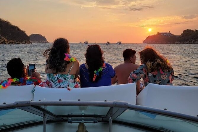 Cabo Arch Sunset Yacht Tour - Dinner & Drinks — Up to 18 Guests - Service on a Private Yacht: Crew That Handles the Details