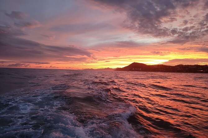 Cabo Arch Sunset Yacht Tour - Dinner & Drinks — Up to 18 Guests - Group Size and Boat Comfort: How to Choose the Right Fit