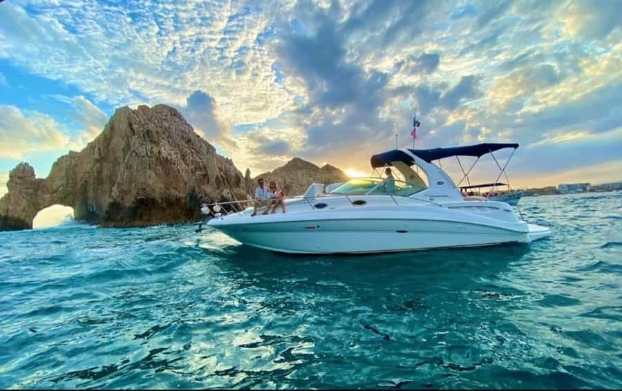 Cabo: Arch, Whales, Snorkel Tour - Food & Drinks 1-20 people - Food and drinks on a yacht: margaritas, ceviche, and real meal breaks