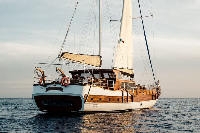 Cabo San Lucas Luxury Sailing Yacht and Dinner with a Chef - Drinks, mixology, and the right level of party