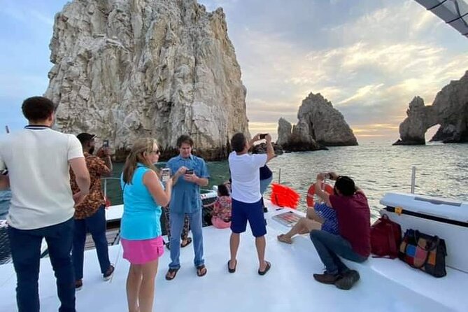 Cabo San Lucas Sunset Cruise with Unlimitted Drinks - Cabo San Lucas sunset cruise timing: the 5:00 pm plan