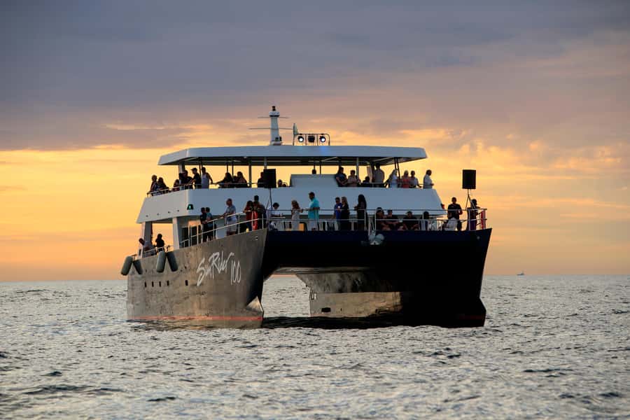 Cabo San Lucas: Whale Watching Tour with Buffet & Open Bar - Food, drinks, and the onboard buffet you will not want to skip