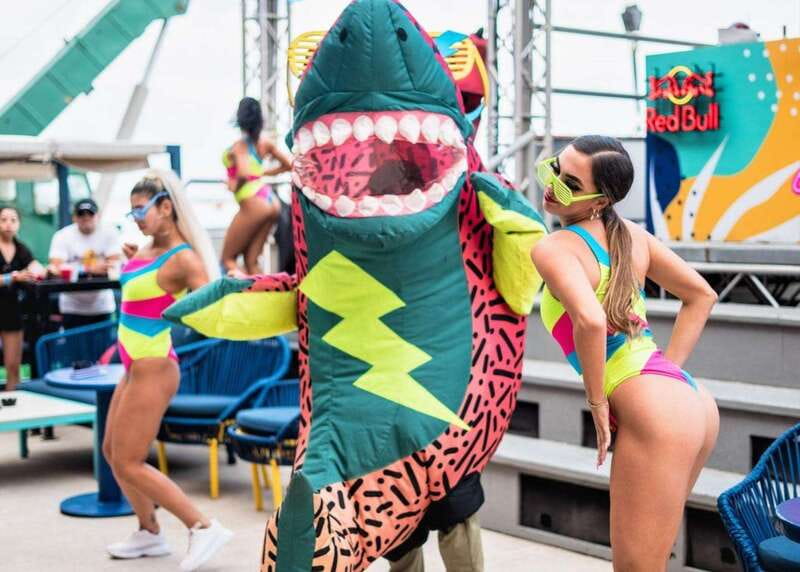 Cancún: Coco Bongo Beach Party Experience - The Show Starts Early: Caribbean Views Meets High-Tech Stage Energy