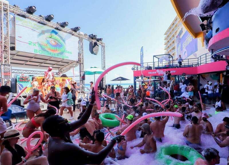 Cancún: Coco Bongo Beach Party Experience - Drinks and Snacks Included: The Real Value Check