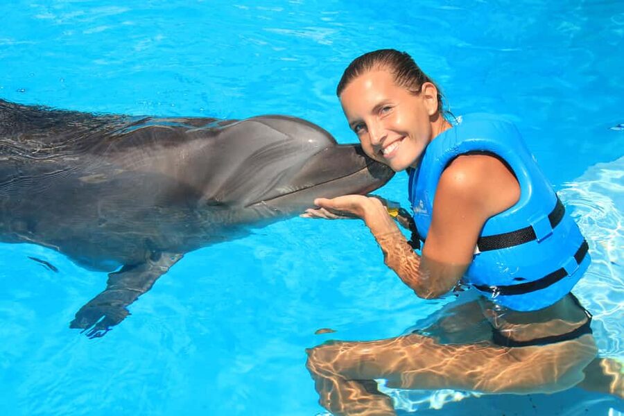 Cancun: Interactive Aquarium Ticket and Swim with Dolphins - Dolphin time: 30 minutes in the water with 14 activities