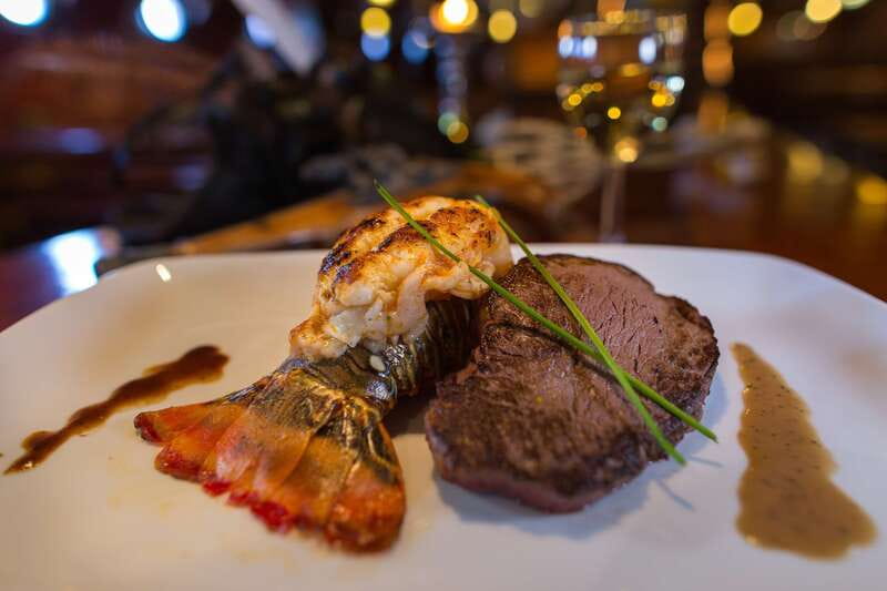 Cancún: Jolly Roger Pirate Dinner Cruise 2025 - Dinner and drinks: where the value really shows up