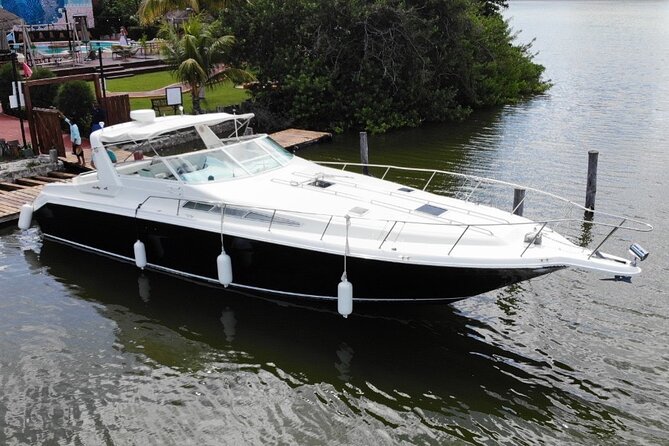 Cancun yachts rental BEATIFUL YACHT 46FT, 15 PAX MAX 25P6 - Comfort and Group Fit on a 46-Foot Yacht