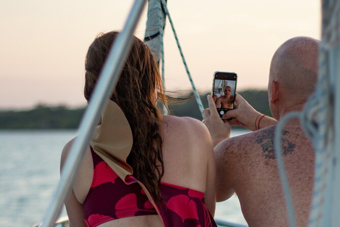 Catamaran Adventure: Sailing and Swimming in the Bacalar Lagoon - Laguna de Bacalar by catamaran: what 3 hours feels like