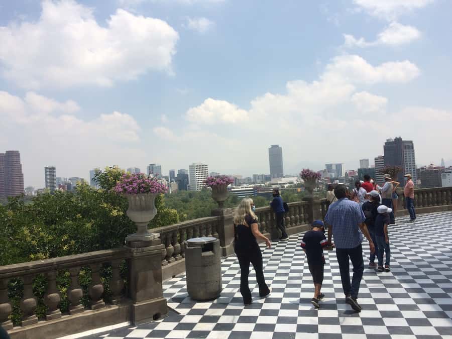 CDMX: Chapultepec Castle & Anthropology Museum Private Tour - The starting point at Puerta de los Leones, near Estela de Luz