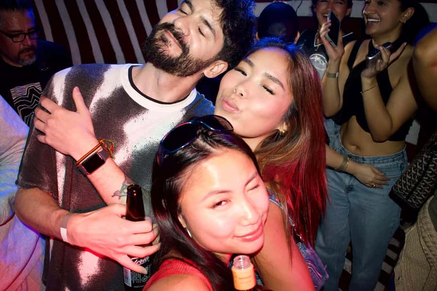 CDMX Pub Crawl: Guided Pub Crawl with Party Games - Dec 13: 12 Bars of Christmas adds a seasonal twist