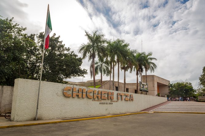 Chichen Itza Deluxe Guided tour with lunch - Valladolid lunch at La Casona, plus free square time