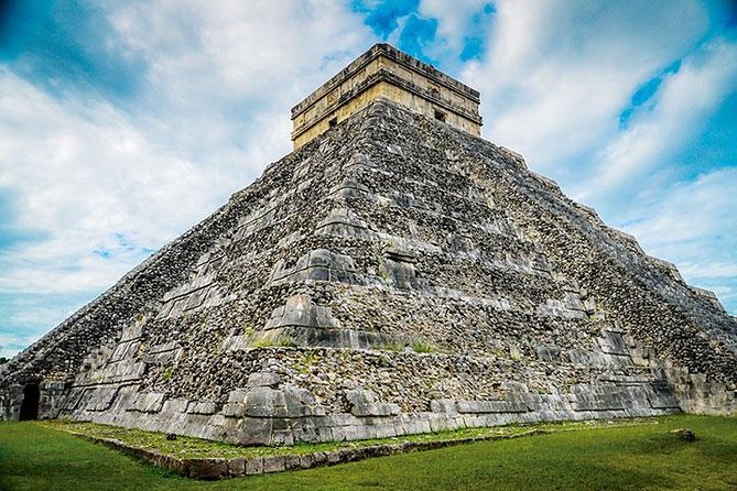 Chichen Itza Deluxe Valladolid and 2 Cenotes - Chichen Itza with a guide: making the most of your ruins time