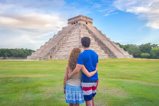 Chichen Itza Deluxe Valladolid and 2 Cenotes - Valladolid in 20 minutes: church photos and a fast look at Yucatán street life