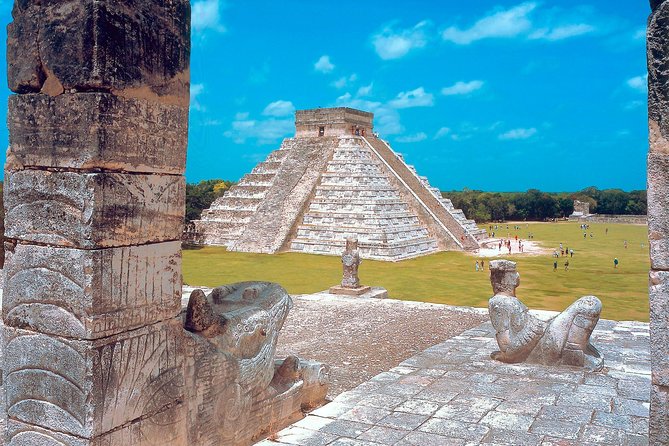 Chichen Itza Deluxe Valladolid and 2 Cenotes - Cenote Ik Kil: ceremonies in the shade, then lunch