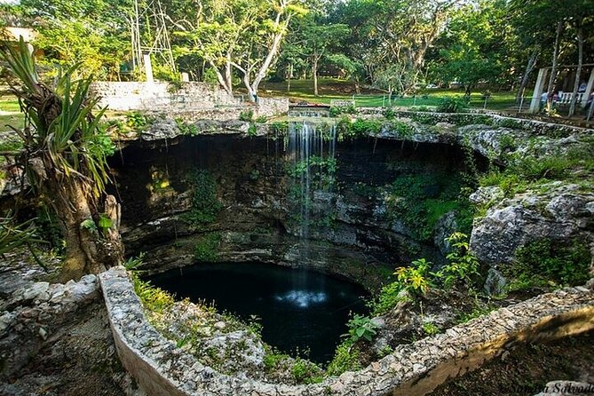 Chichen Itza & Ek Balam Tour From Cancun - Guides, group size, and what you’ll feel in the van