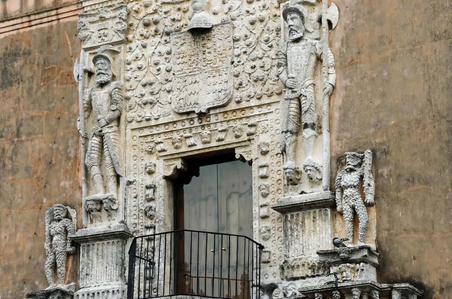 Chichén Itzá: Tour with an Expert Guide - Walking the sacred city, with stories that connect the dots
