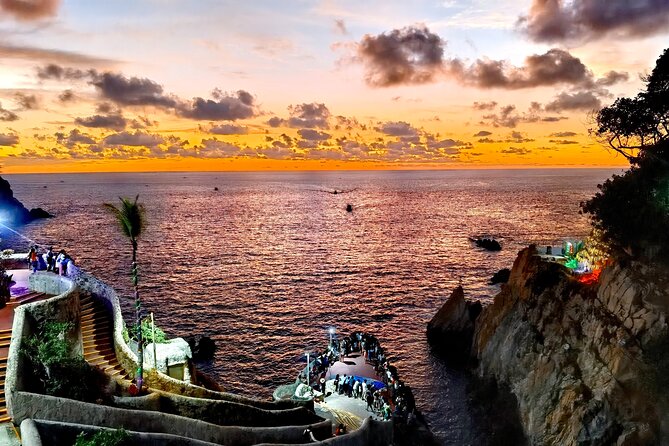 Cliff Diver De Luxe with Different Options at "La Quebrada" - Pickup and the AC van, the kind of logistics that actually help