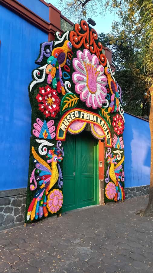 Coyoacán: History and Life of a Magical Neighborhood - The guide makes the difference: why Natalie and Martin stand out