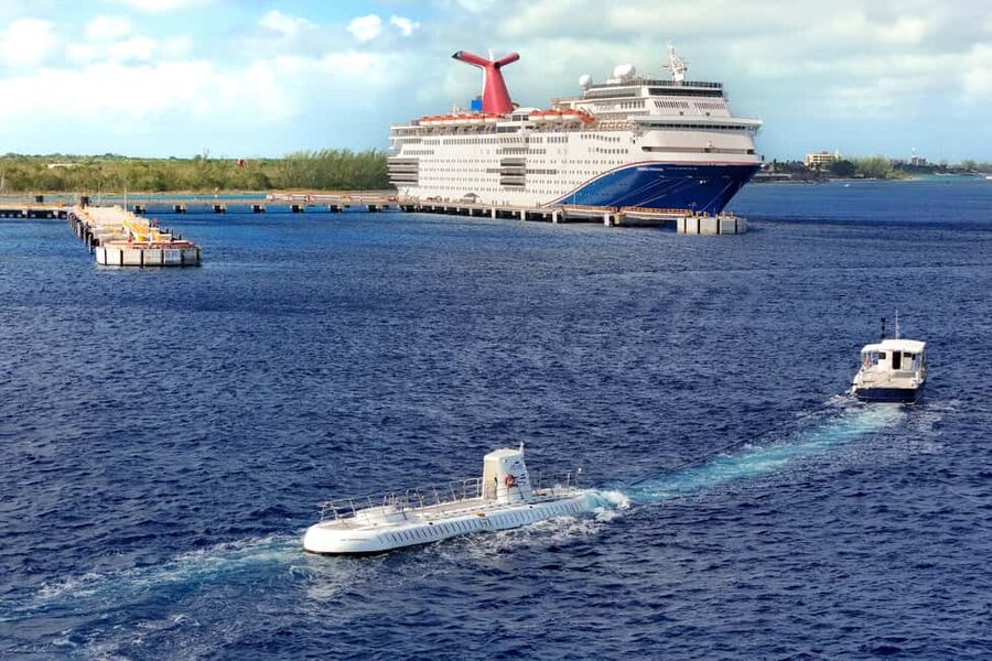 Cozumel: Atlantis Submarine Adventure - Comfort and crowding: the good news and the hard parts