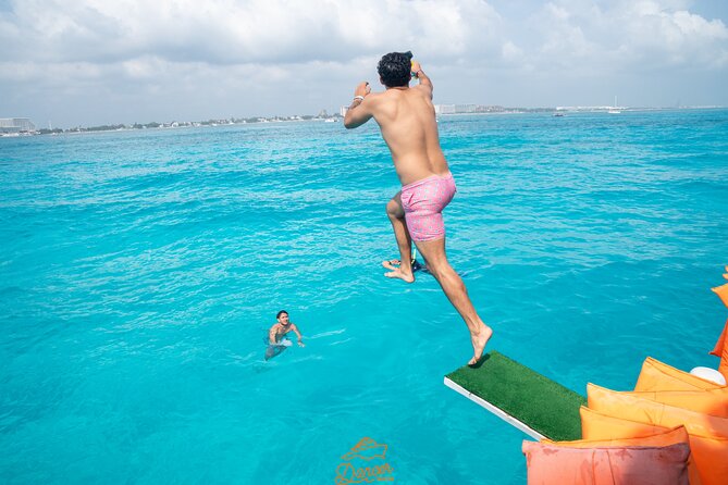 Dancer Cruise Isla Mujeres Snorkel Food and Drinks Included - The return party: one hour of music and drinks
