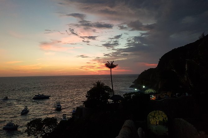 DeLuxe Cliff Divers+Sunset Exhibition byNight w/Different Options - The High Cliff Divers show at El Mirador, and how to enjoy it
