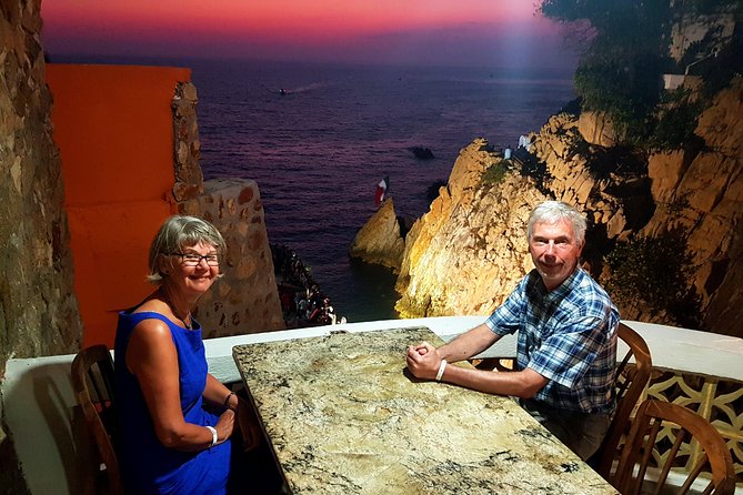 DeLuxe Cliff Divers+Sunset Exhibition byNight w/Different Options - Getting picked up and seeing Acapulco roll by
