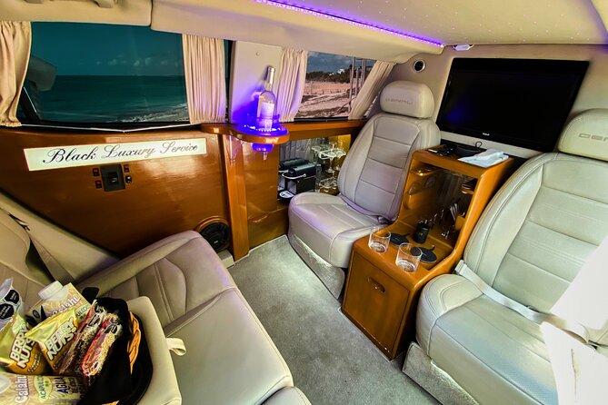 Deluxe GMC Limousine from Cancun Airport to Puerto Morelos - Deluxe GMC Limousine Comfort for Up to Four People