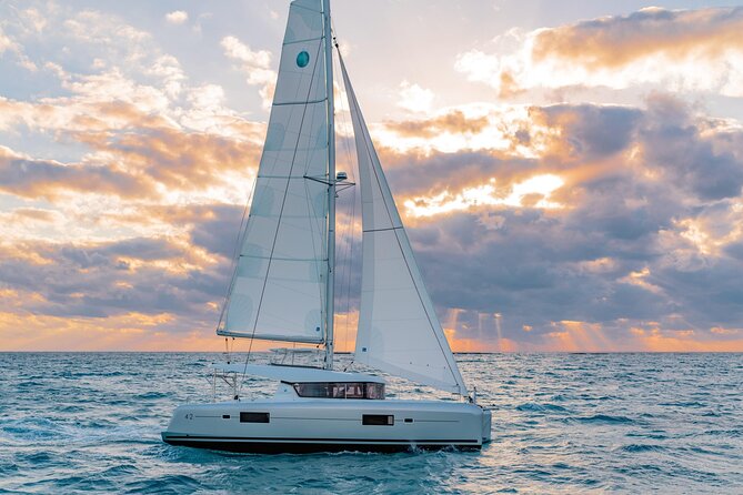 Deluxe Private Boats - 40 ft Catamaran - Meeting at Marina Asipona, and what the flow feels like