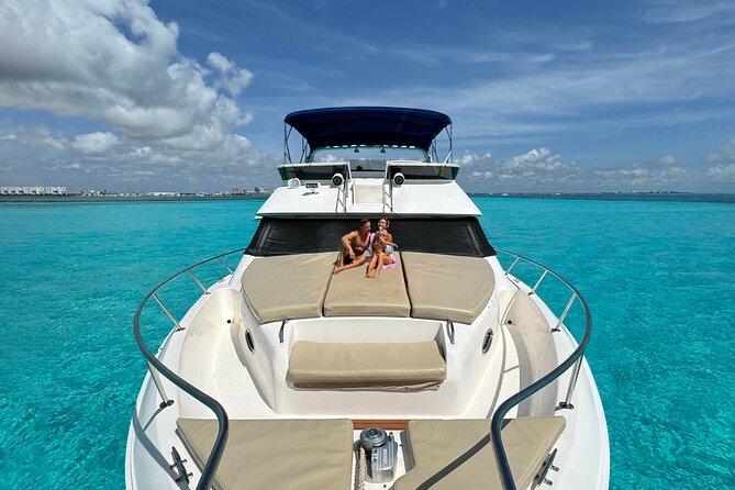Deluxe Yacht 48FT with FlyBrige Rental in Cancun - Quick take