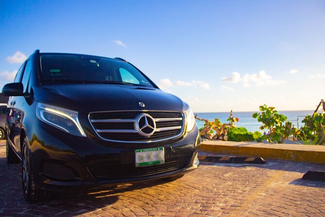 Departures in Mercedes Benz from Playa Mujeres to Cancun Airport - Mercedes-Benz style transport: comfort you can feel in the details